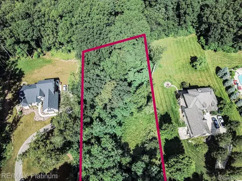 3650 Woodridge Dr, Genoa, MI 48843