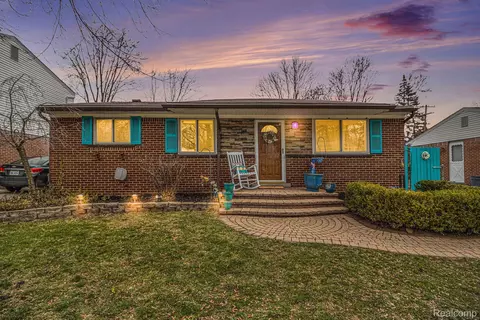 37444 Walnut St, Romulus, MI 48174