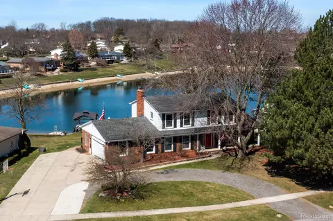53285 Woodbridge Dr, Shelby Township, MI 48316