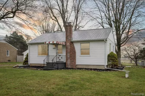 607 Genesee Ave, Gaines, MI 48436