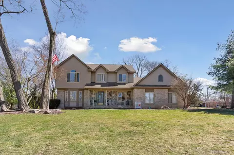 6330 Waldon Woods Dr, Independence, MI 48346