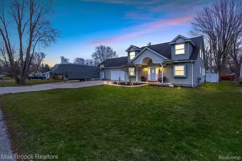 26570 Hickler Ln, Harrison, MI 48045