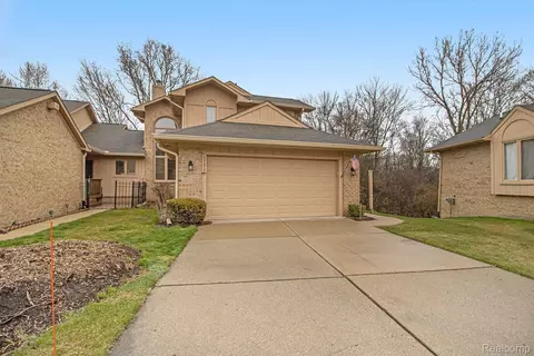 22070 River Ridge Trl, Farmington Hills, MI 48335