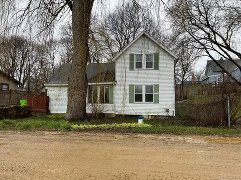 167 Bishop, Highland, MI 48357