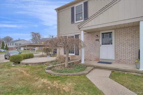 24026 Meadowbridge Dr, Clinton Township, MI 48035