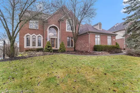 7368 Carlyle Xing, West Bloomfield, MI 48322