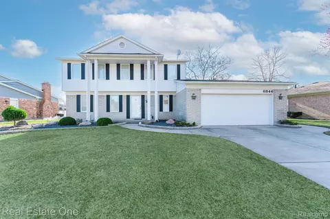 6846 Northpoint Dr, Troy, MI 48085