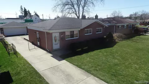 13620 Geoffry Dr, Warren, MI 48088