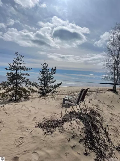 4753 W Michibay Dr, Doyle, MI 49854