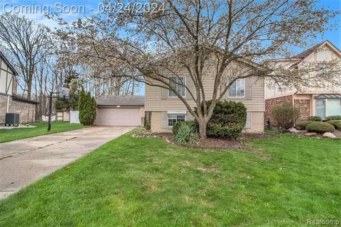 1306 Wagon Wheel Rd, Canton, MI 48188