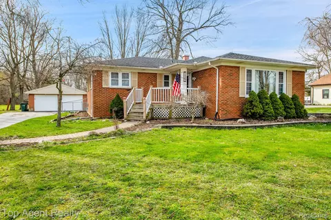 3302 Grant Rd, Rochester Hills, MI 48309