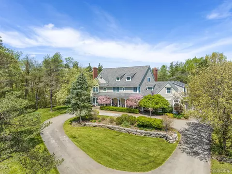 920 Pine Needle Trl, Oakland, MI 48306