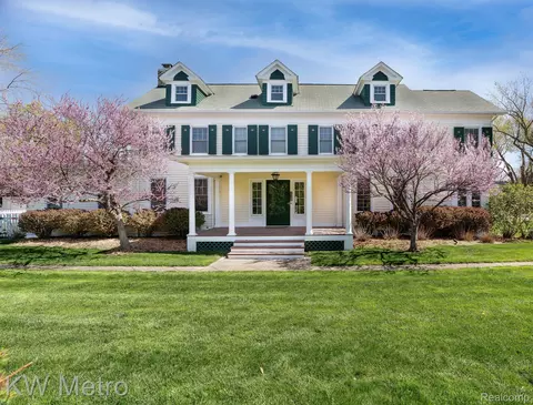 1724 Bassett Rd, Royal Oak, MI 48067