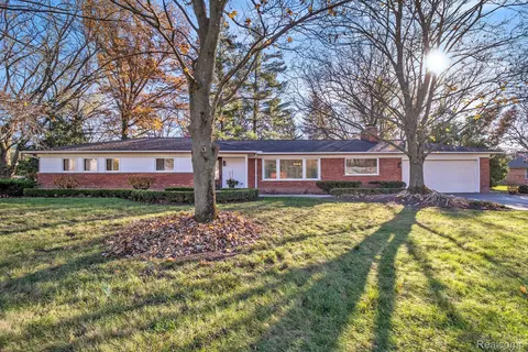 4585 Pickering Rd, Bloomfield Hills, MI 48301