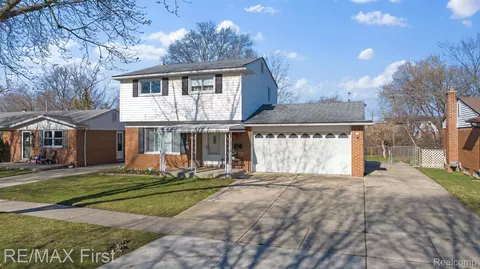 33743 Vista Way, Fraser, MI 48026