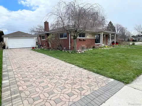 8642 Rockland St, Dearborn Heights, MI 48127