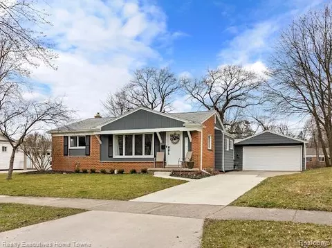 258 N Hill Cir, Rochester, MI 48307
