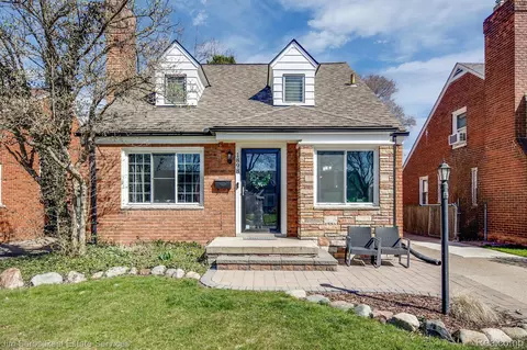 1898 Lancaster St, Grosse Pointe Woods, MI 48236