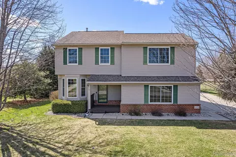 15178 Orchard Trl, Fenton, MI 48451