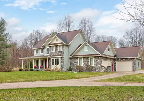 6950 Twin Creek Dr, Vassar, MI 48746