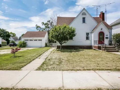 315 Maple Blvd, Monroe, MI 48162