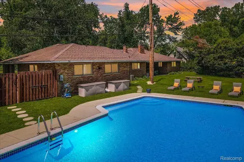 1933 John R Rd, Rochester Hills, MI 48307