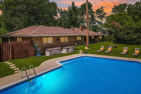 1933 John R Rd, Rochester Hills, MI 48307