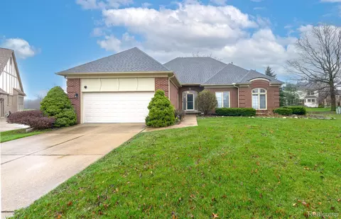 45027 Thornhill Crt Ct, Canton, MI 48188