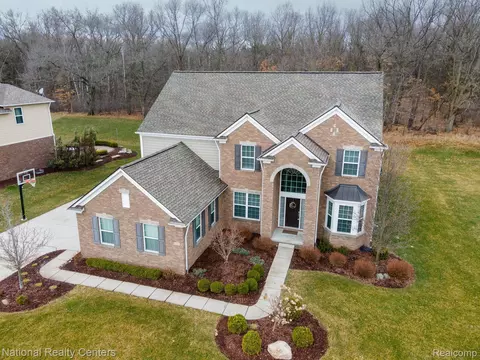3206 Park Meadow Dr, Orion, MI 48362