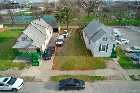 2946 Goodson St, Hamtramck, MI 48212