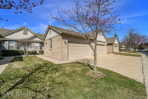 4063 Richfield Dr, Sterling Heights, MI 48314