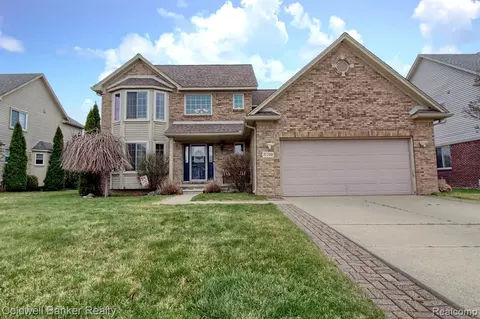 31208 Day Lily Dr, Rockwood, MI 48173