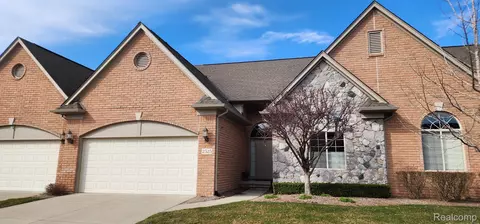 2525 Kentwood Dr, Shelby Township, MI 48316
