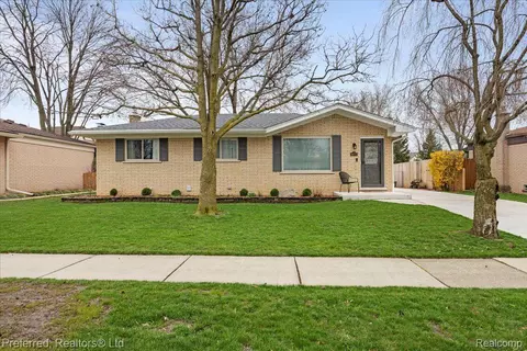 39771 Scottsdale Dr, Canton, MI 48188