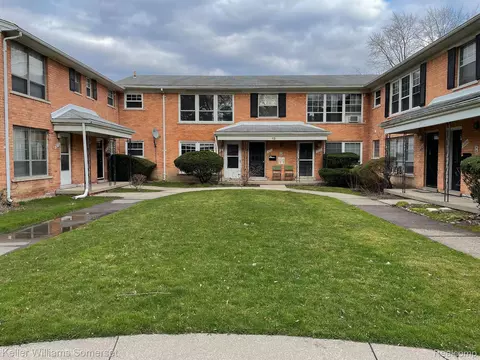 3210 Shenandoah Dr #14, Royal Oak, MI 48073