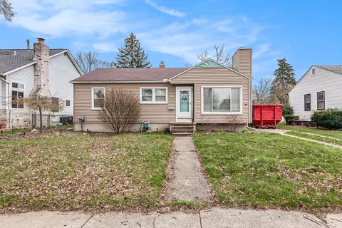 1379 Hampton Rd, Mount Clemens, MI 48043