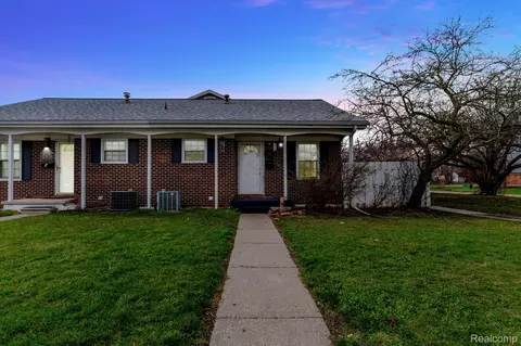 8550 Spinnaker Way, Ypsilanti, MI 48197