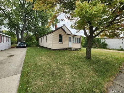 11610 Deering St, Livonia, MI 48150