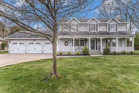 1149 S Lake Valley Dr, Fenton, MI 48430