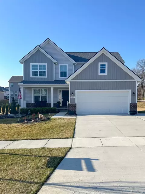 8461 Sharon Dr, White Lake, MI 48386