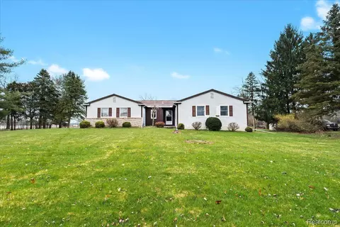 2801 Lone Oak Dr, Lodi, MI 48103