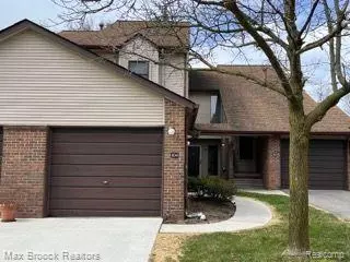 6600 Ridgefield Cir #104, West Bloomfield, MI 48322