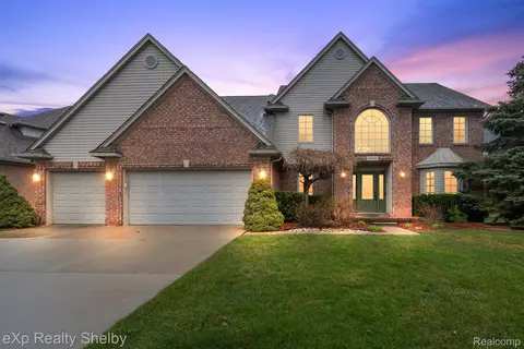 48434 Stoneacre Dr, Macomb, MI 48044
