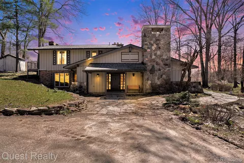 9170 Eagle Rd, Rose, MI 48350