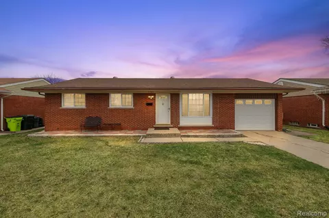 11289 Jacqueline Dr, Sterling Heights, MI 48313