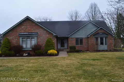 11269 Hammerstone Dr, Green Oak, MI 48178