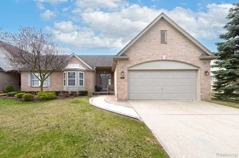 17190 Stone Dr, Clinton Township, MI 48038