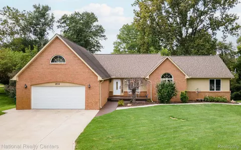 2814 Grouse Ln, Oakland, MI 48306