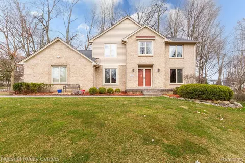 30503 Knighton Dr, Farmington Hills, MI 48331