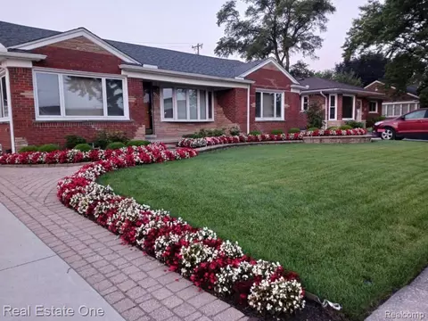 18056 Holland Ave, Eastpointe, MI 48021